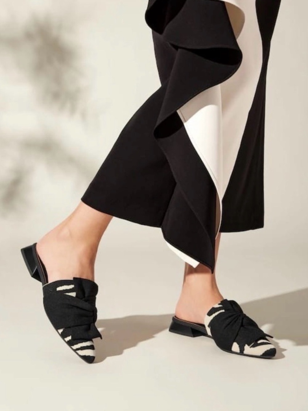 Vivaia Black Zebra Knit Pointed Toe Knot Mules Low Block Heel Size US 8 EU 39